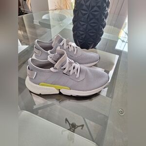 ADIDAS P.O.D.S3.1 athletic or casual stylelist sneakers!🔥 Sz9.5- *UNISEX*-🤗